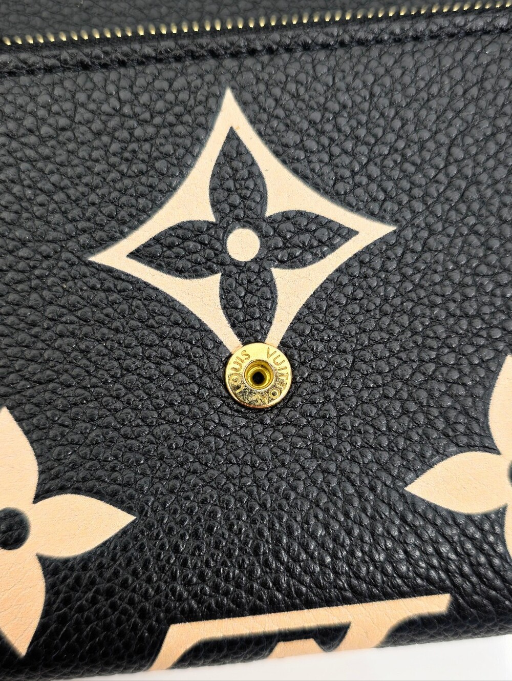 Louis Vuitton Emilie Monogram Empreinte Bicolor Long Wallet - Picture 8 of 16